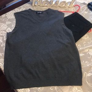 Young Men’s Apt.9 Grey Vest, cotton blend, Sz L